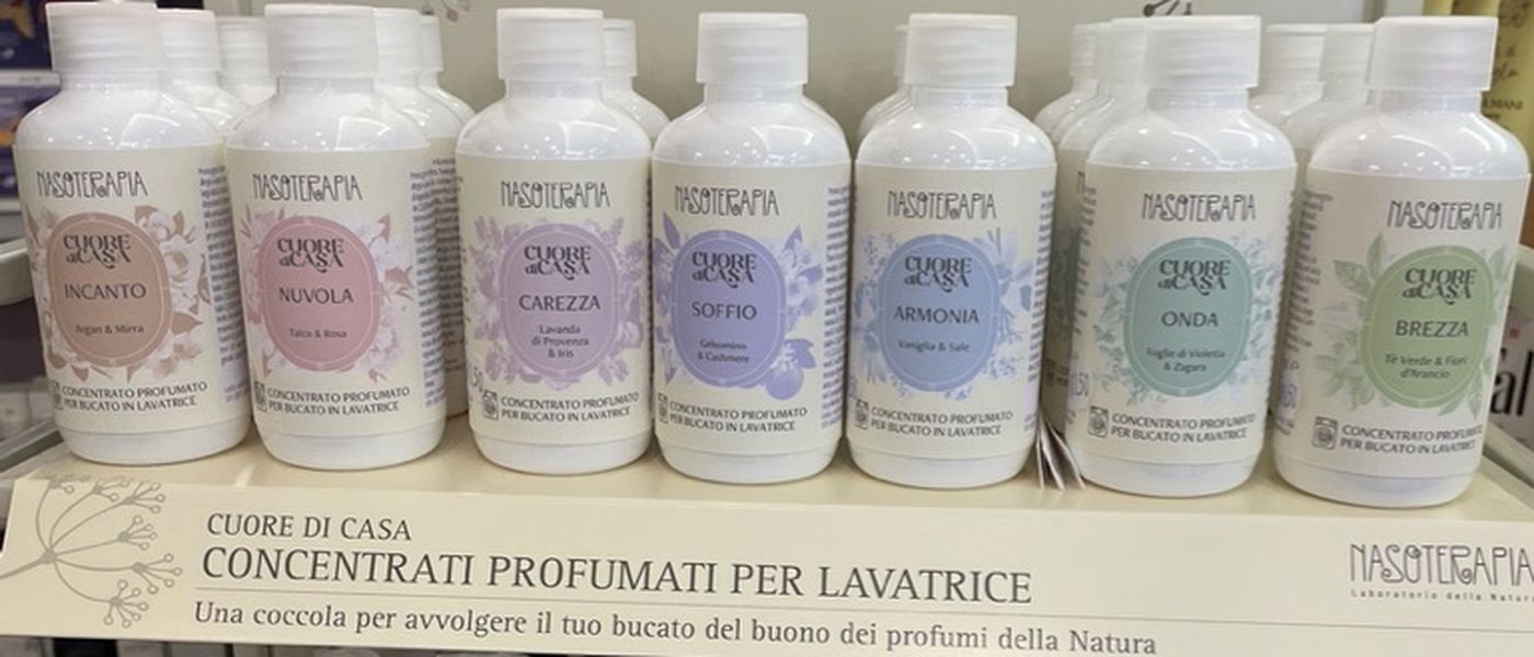 Espositore di concentrati profumati per il bucato in diverse fragranze